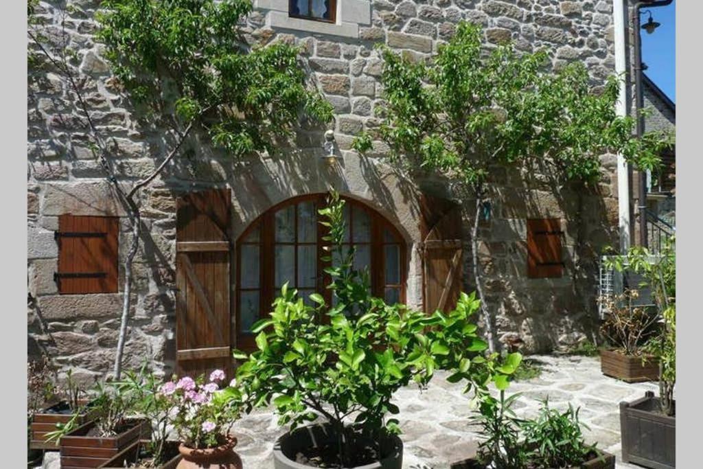 La Grange De Salvaneix Gite Pour 15 Personnes 7 Chambres Avec 6 Sdb-6Wc Sarran Exteriér fotografie